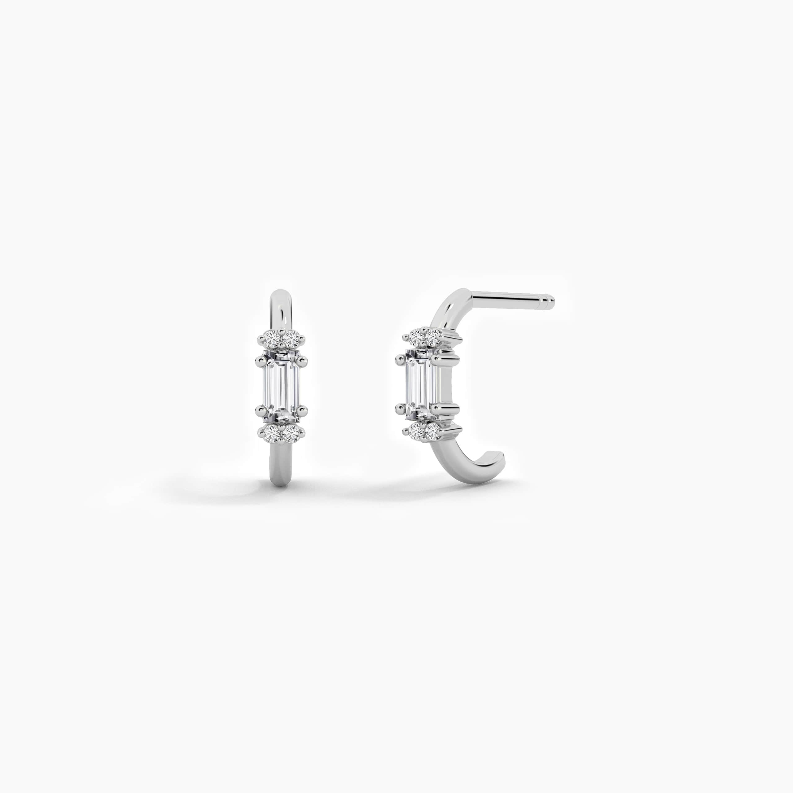 White gold earring in round and baguette shape diamond