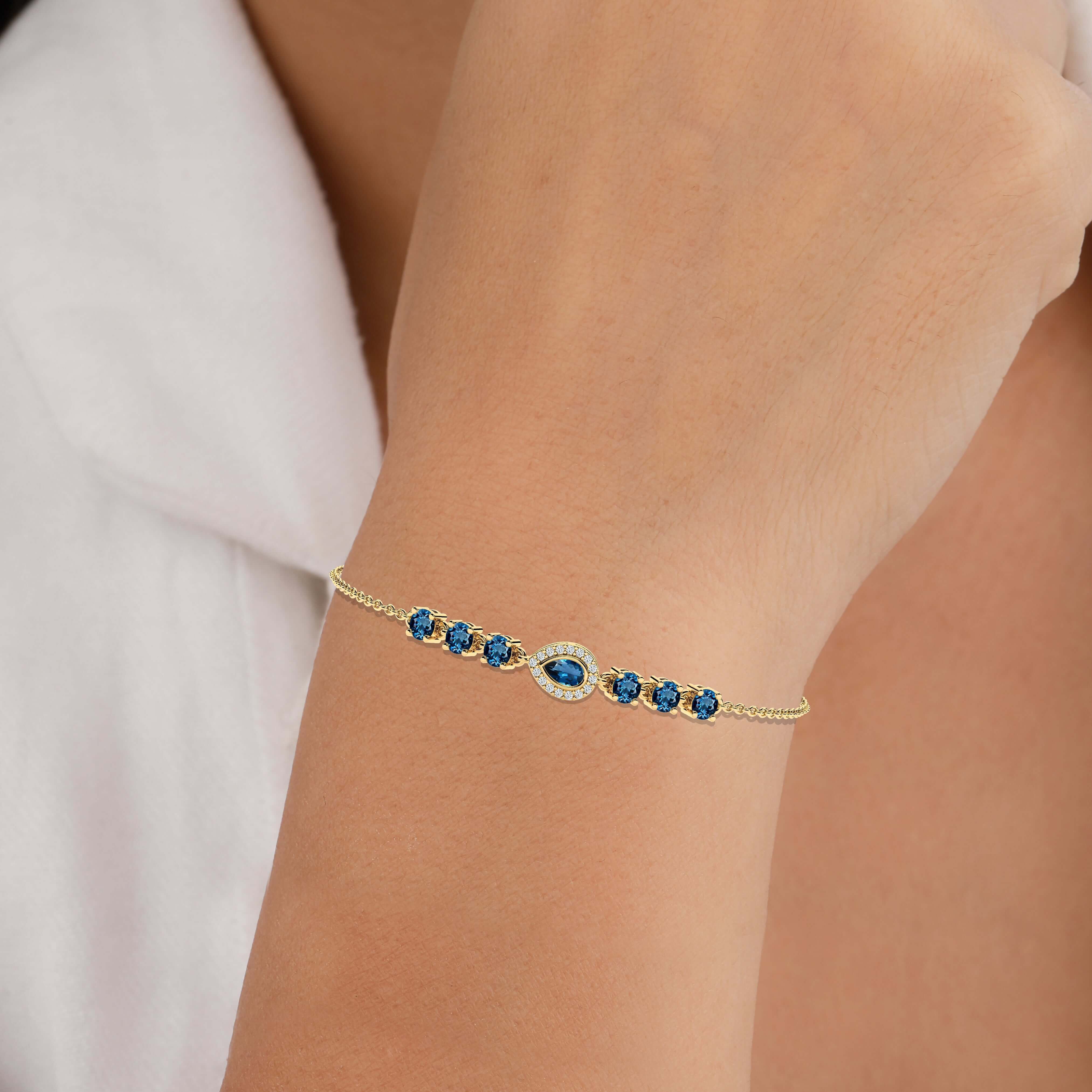 women's diamond tennis bracelet