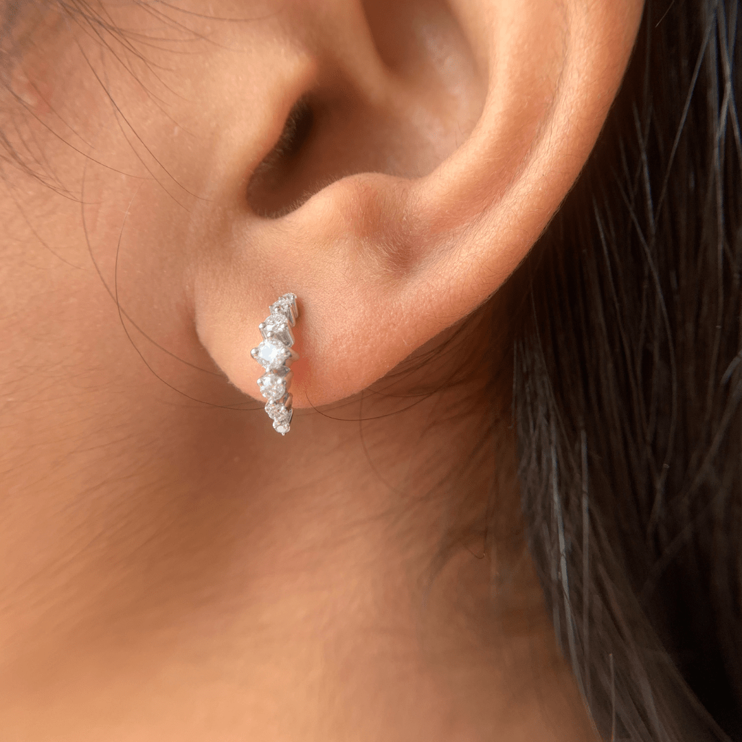 round-shaped diamond huggie earring 