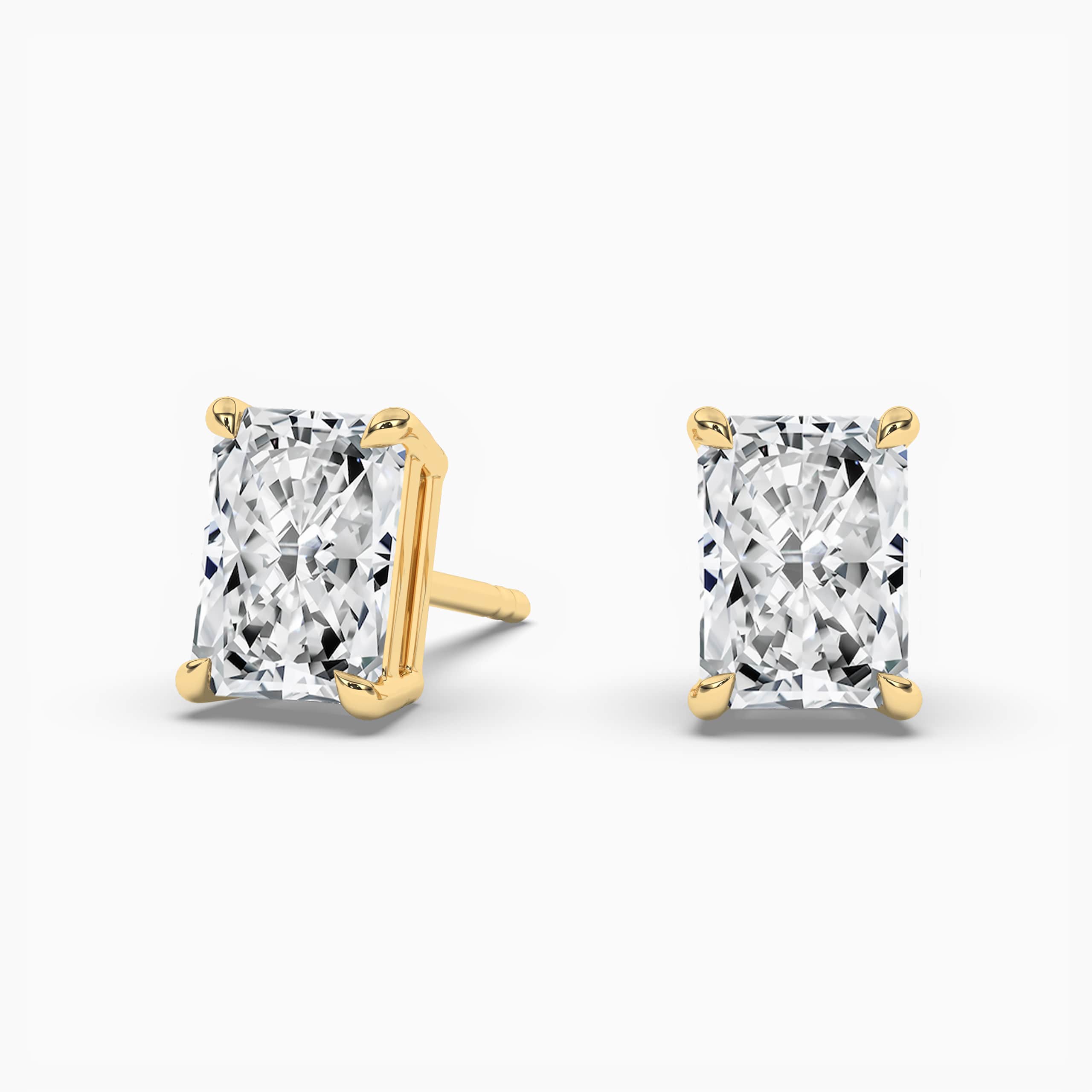 Stud Earring Radiant Cut Diamond Yellow Gold