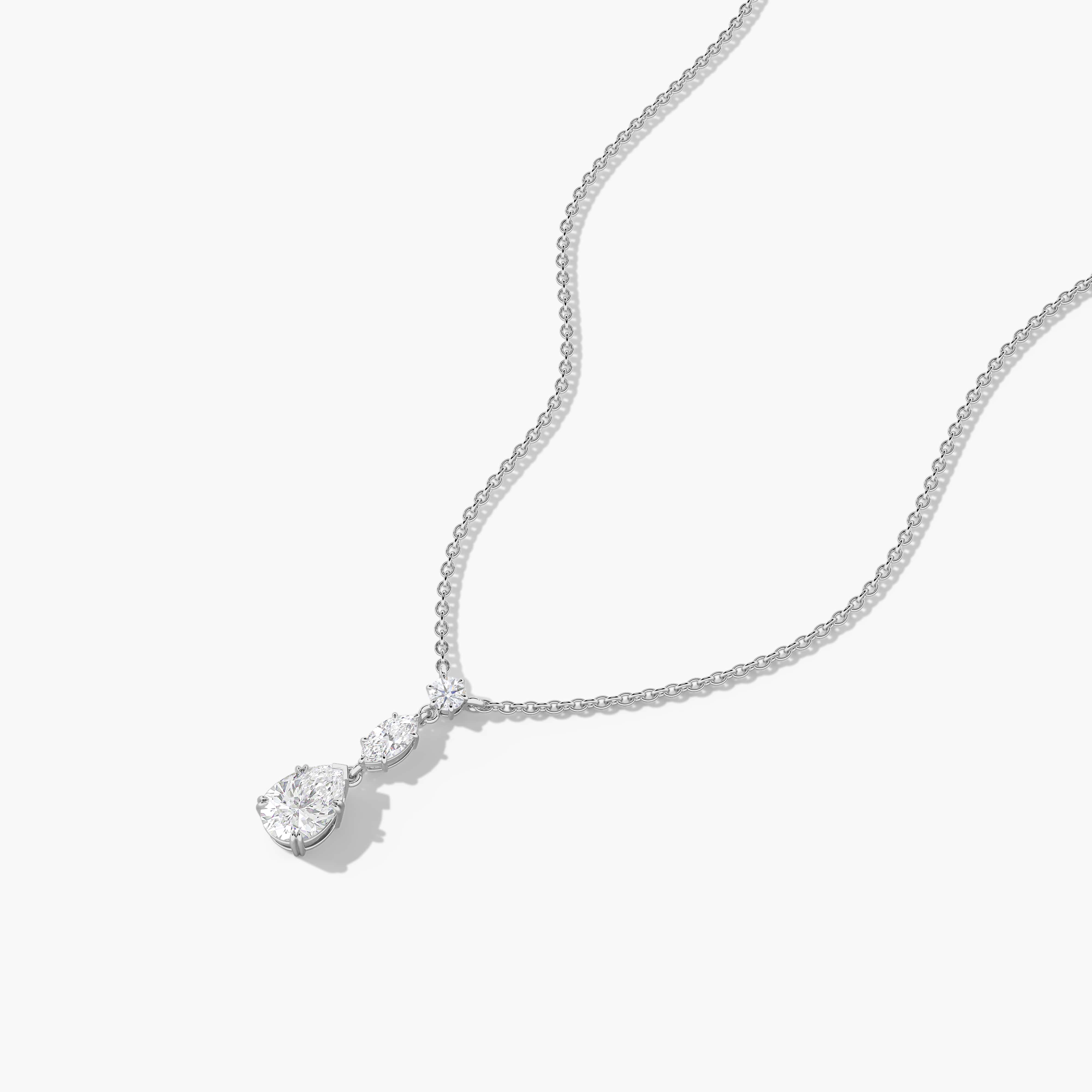 drop diamond necklace​ in white gold 